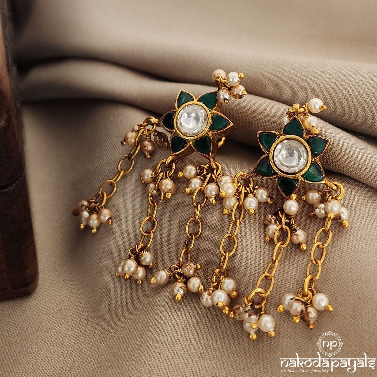 Kundan Green Drop Earrings (Ge9005)