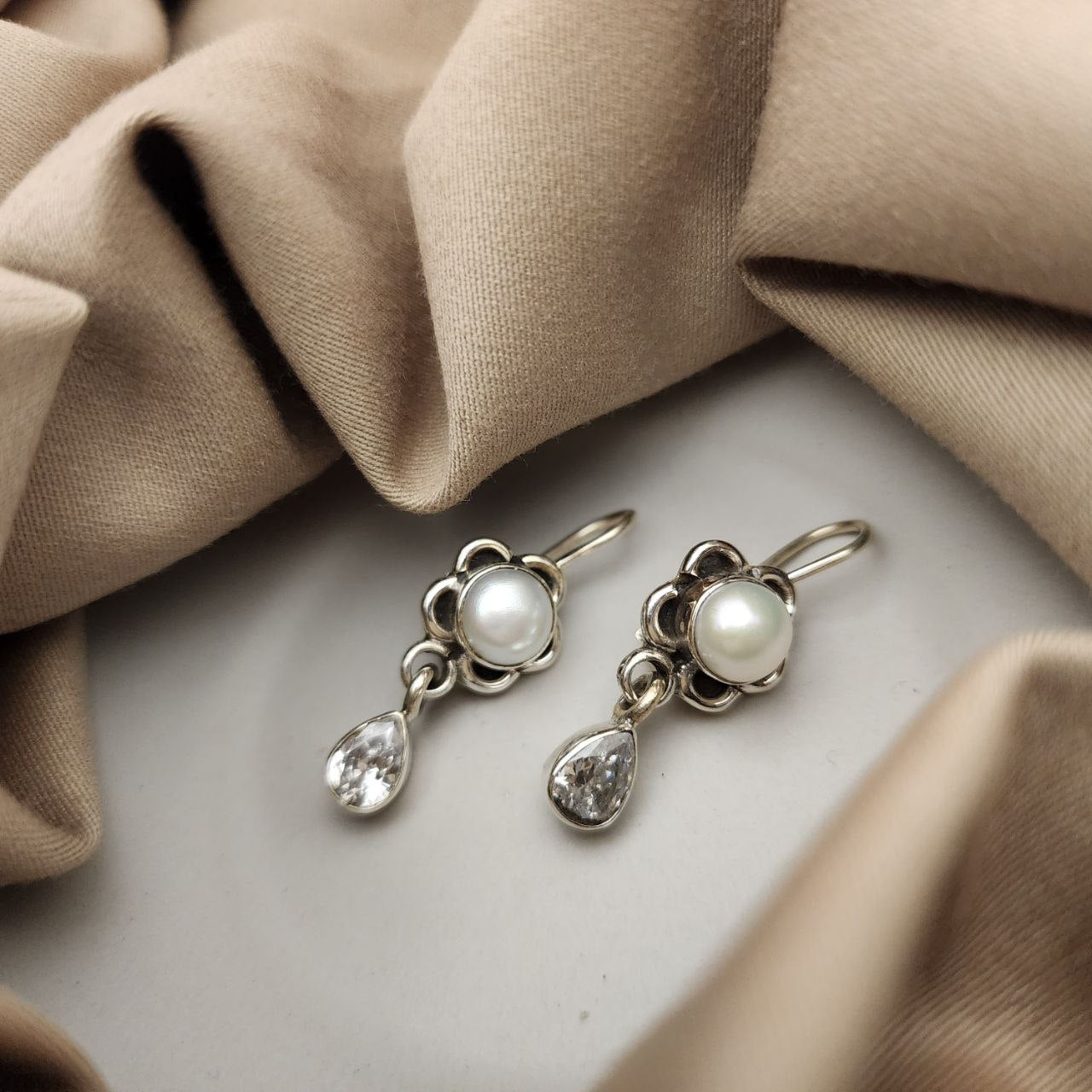 Pretty Hanging (H2040)