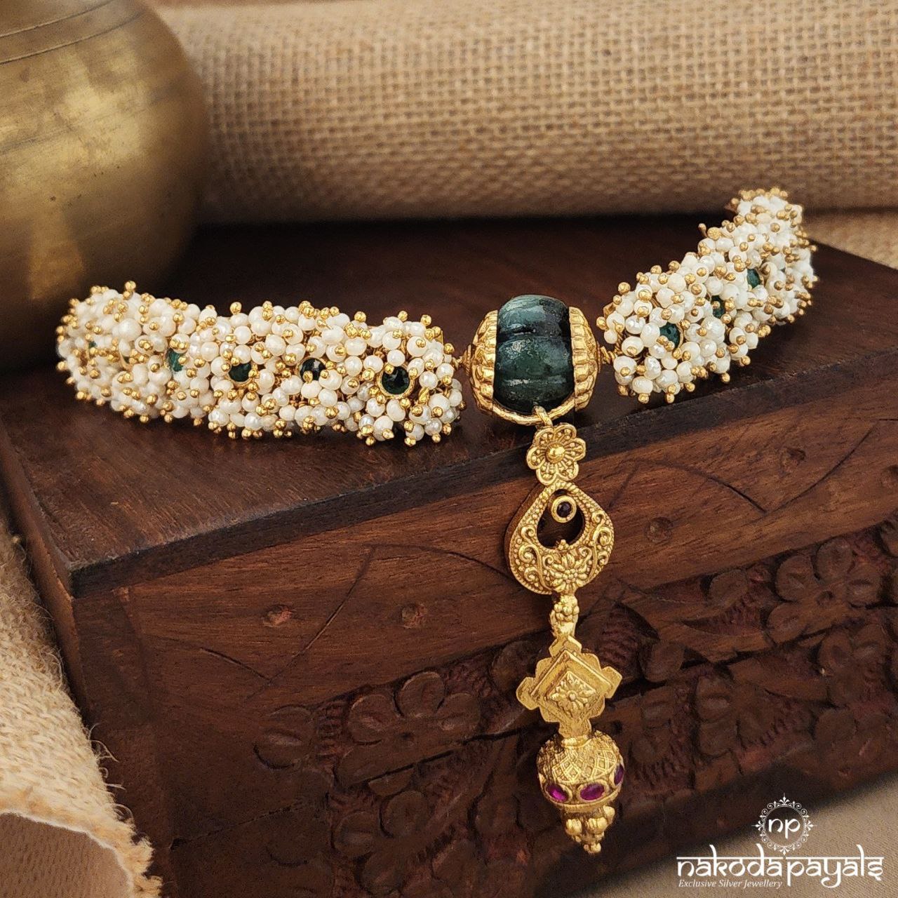 Traditional Pearled Choker (Gn8929)