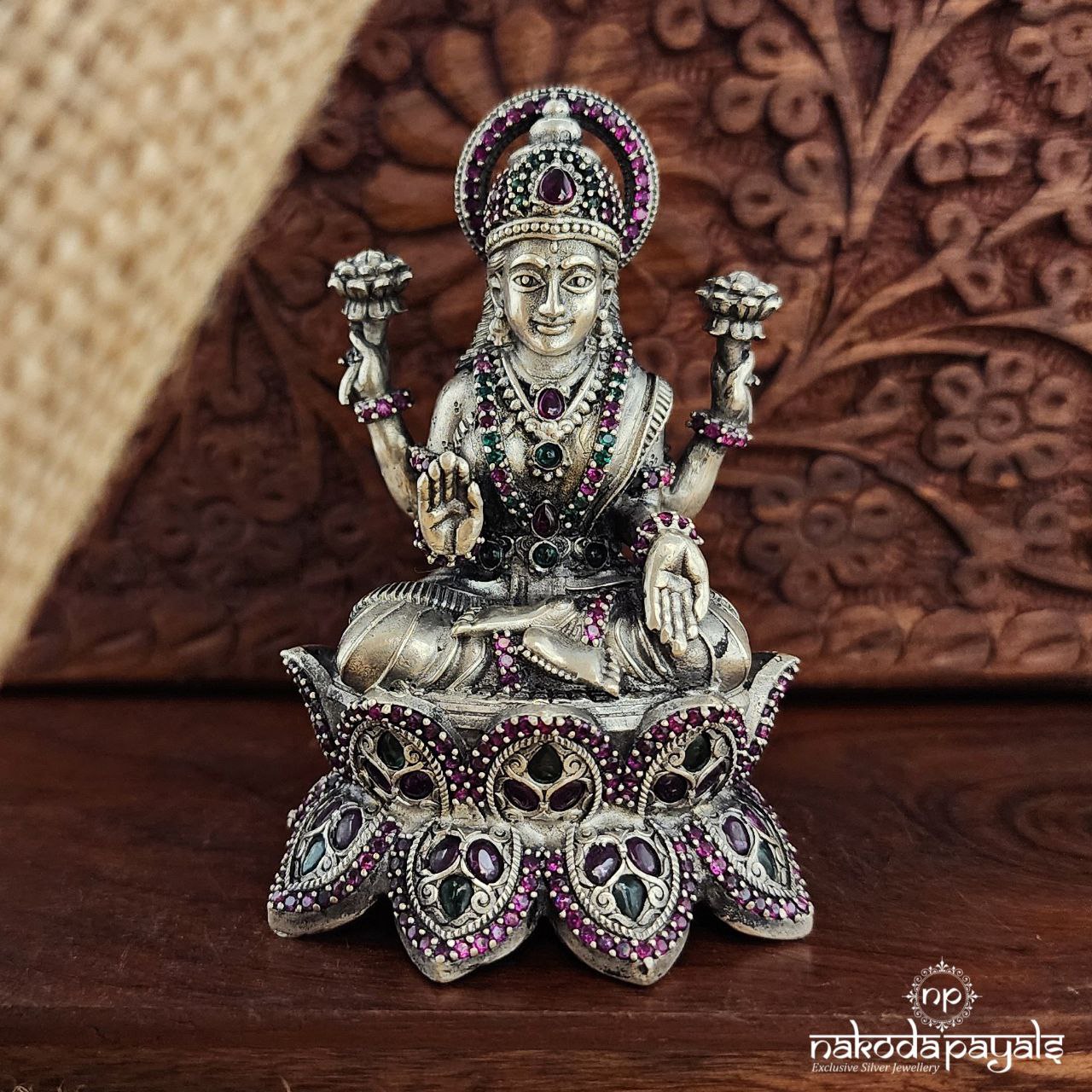 Lakshmi On Lotus Idol (Aa1204)