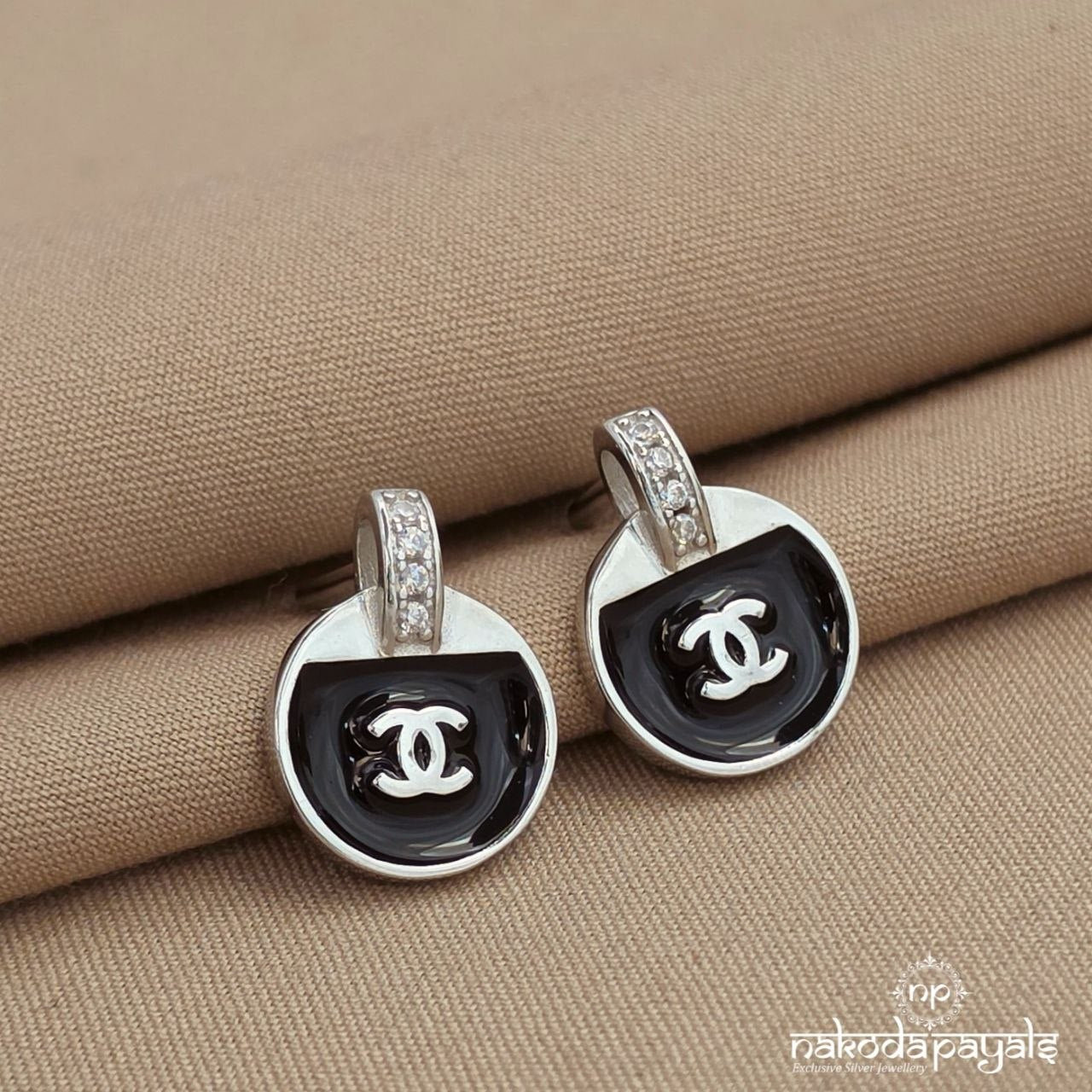 Circular Exemplary Studs (St4086)