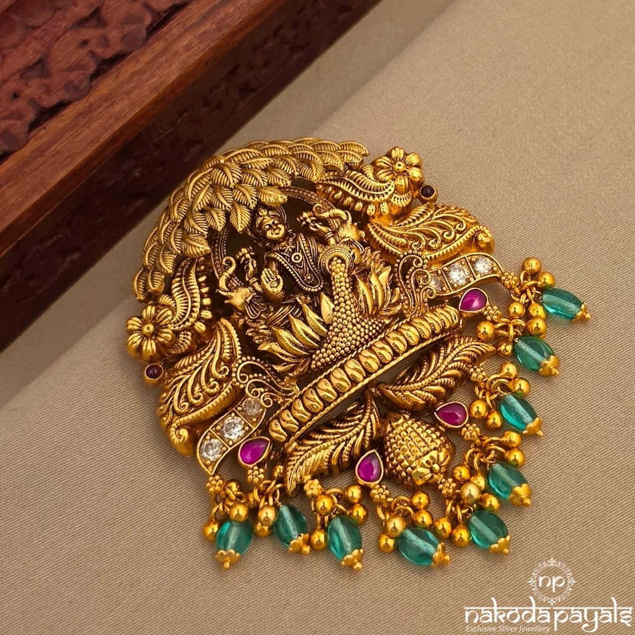 Peacock Crest Lakshmi Pendant (Gp2387)