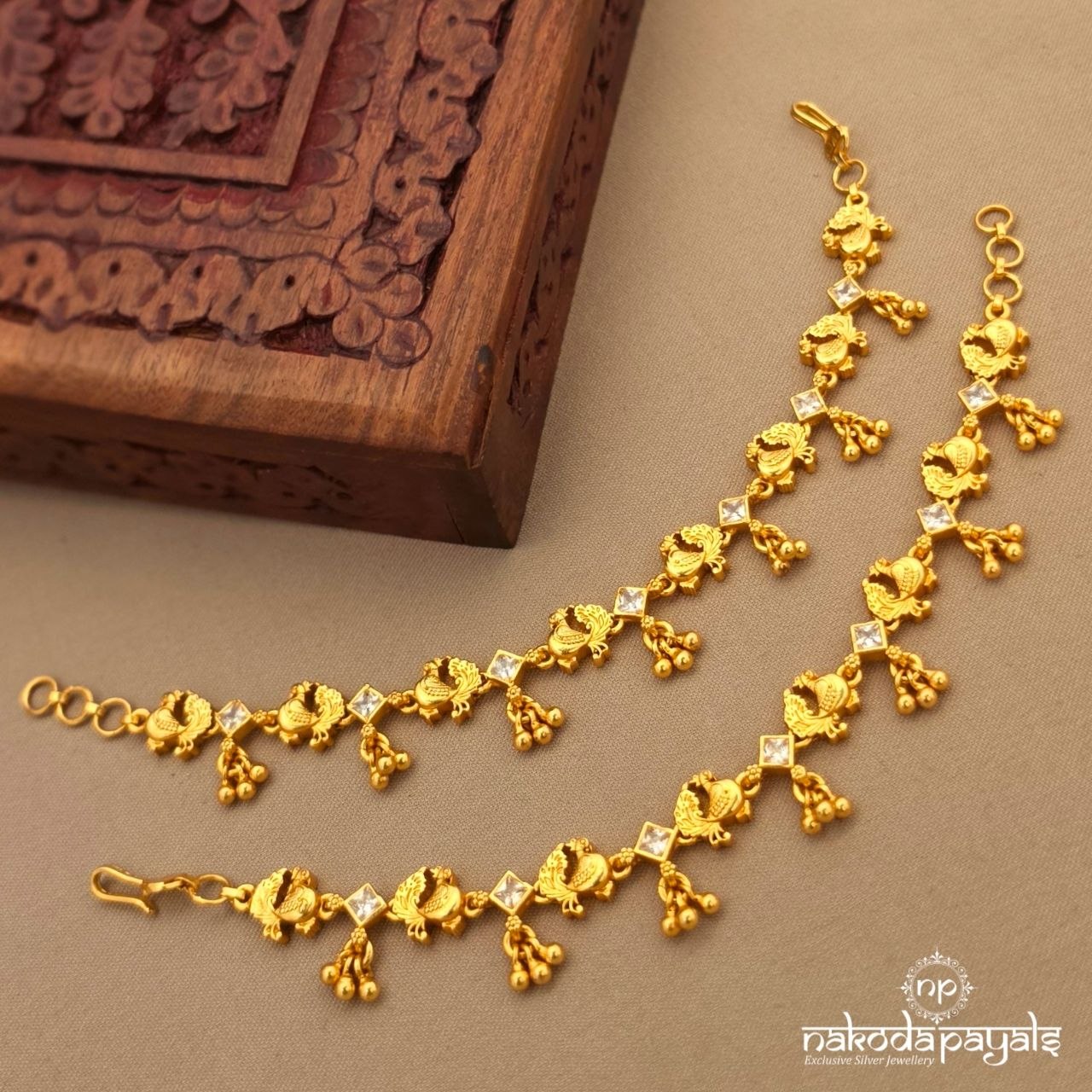 White Squarish Peacock Ball Drop Maati (Gm1263)