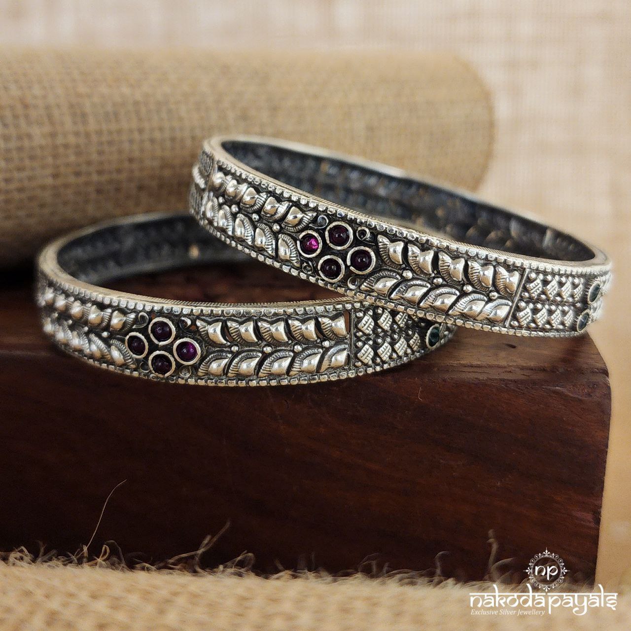 Elegant Red & Green Bangles (K5020)