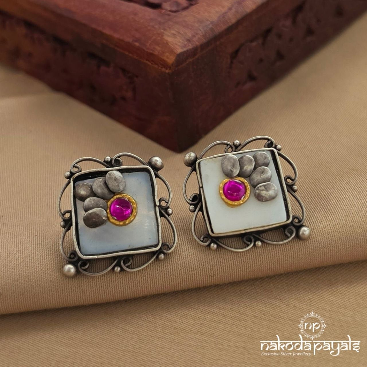 MOP Studs (S9703)