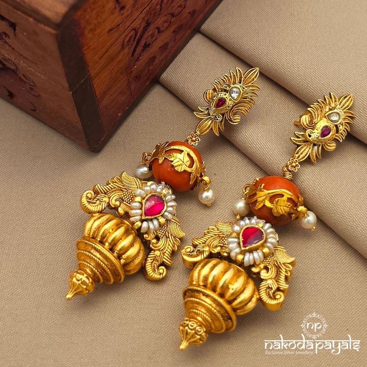 Cute Birdy Coral Chandbali (Ge11453)