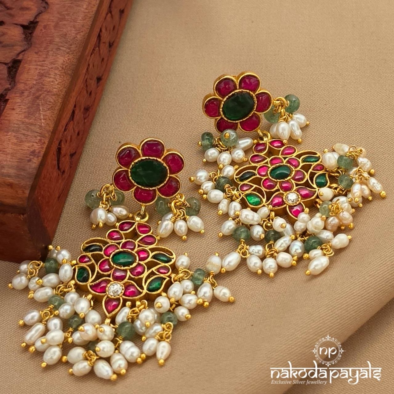 Gorgeous Pearly Chandbali (Ge10687)