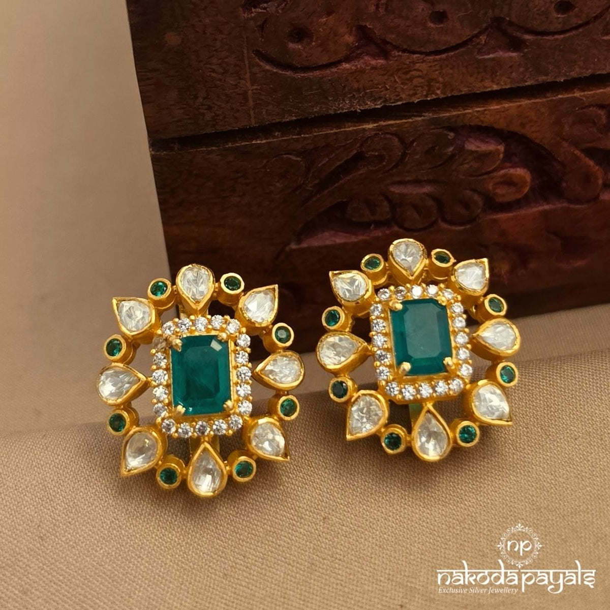 Green Squarish Floral Studs (Ge11426)