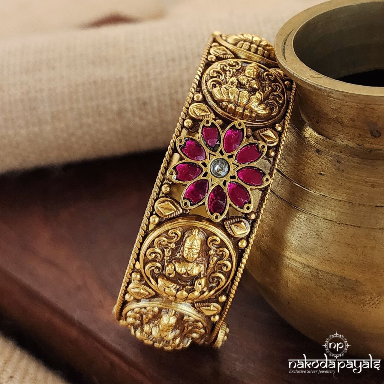Kundan Lakshmi Screw Kada (Gk2823)