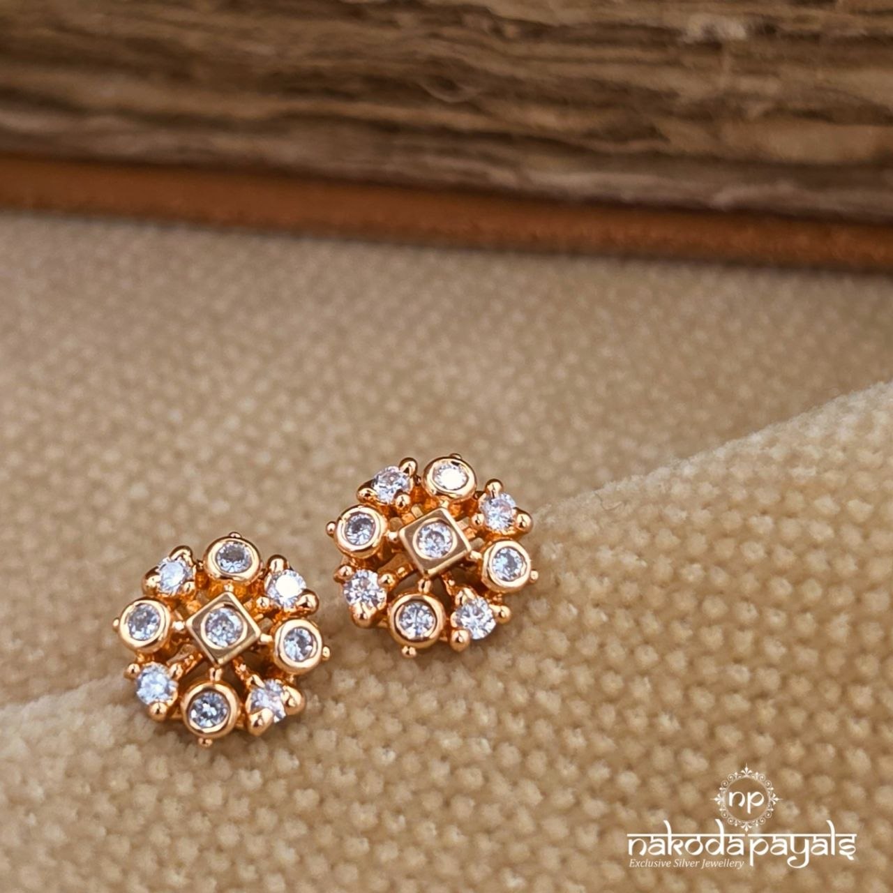 Cutsy Swarovski Studs (Ge11146)
