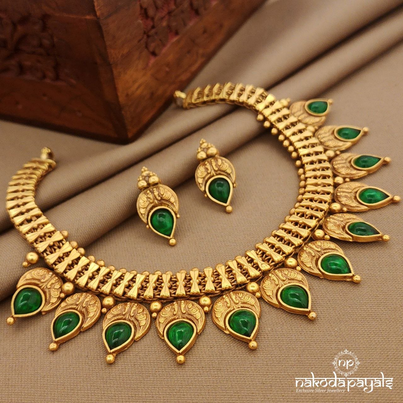Green Drops Neckpiece With Earrings (Gn9745)