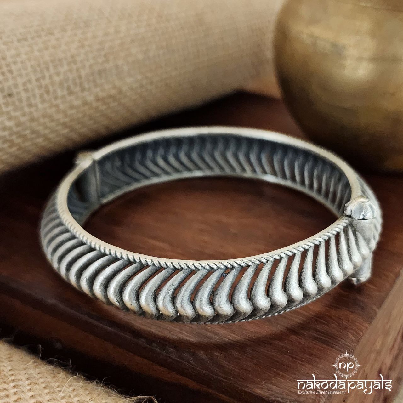 Carved Zigzag Screw Kada (K5027)