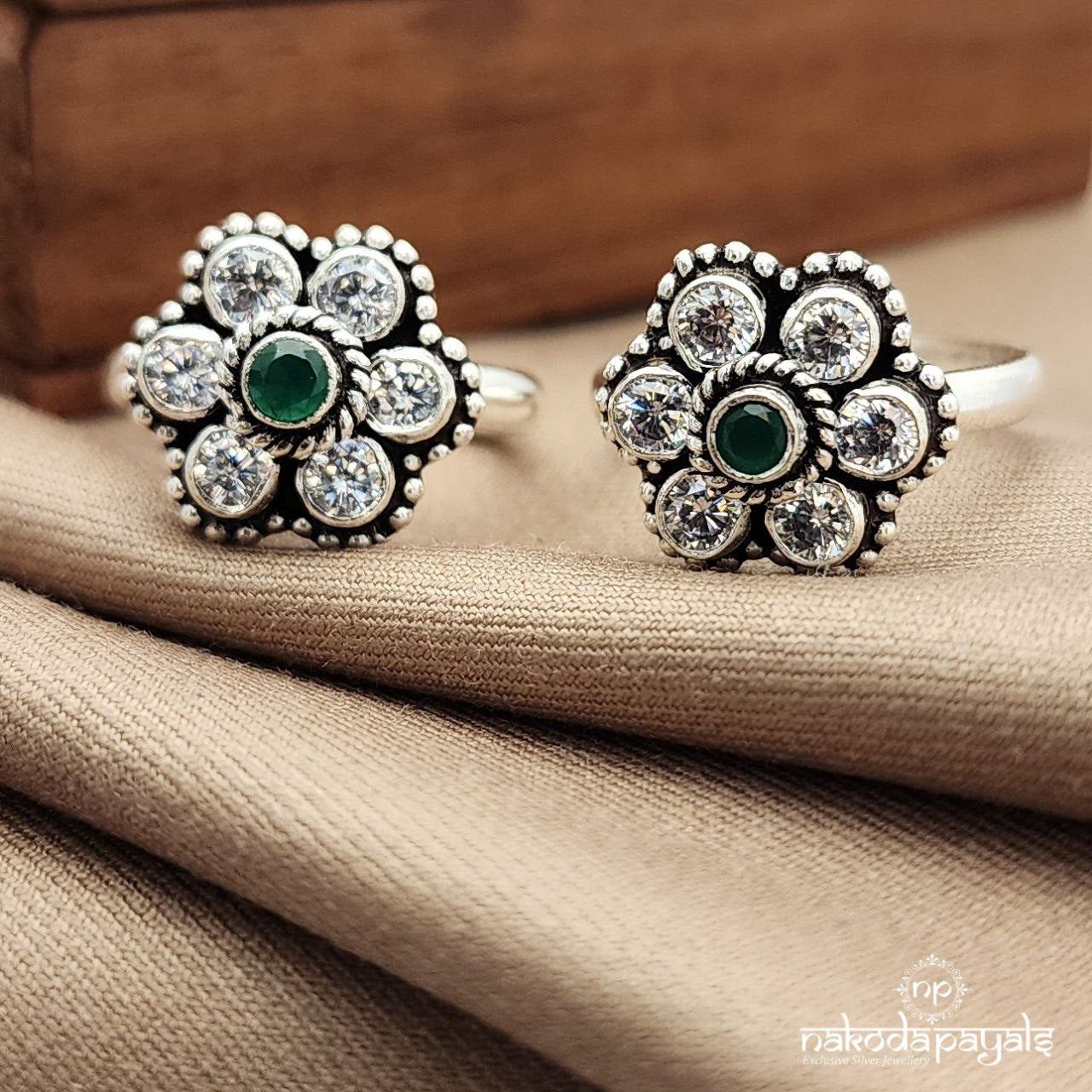 Green Floral Toerings (T4681)