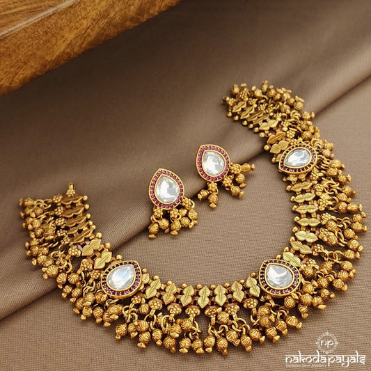 Traditional White Neckpiece With Earrings (Gn9464)
