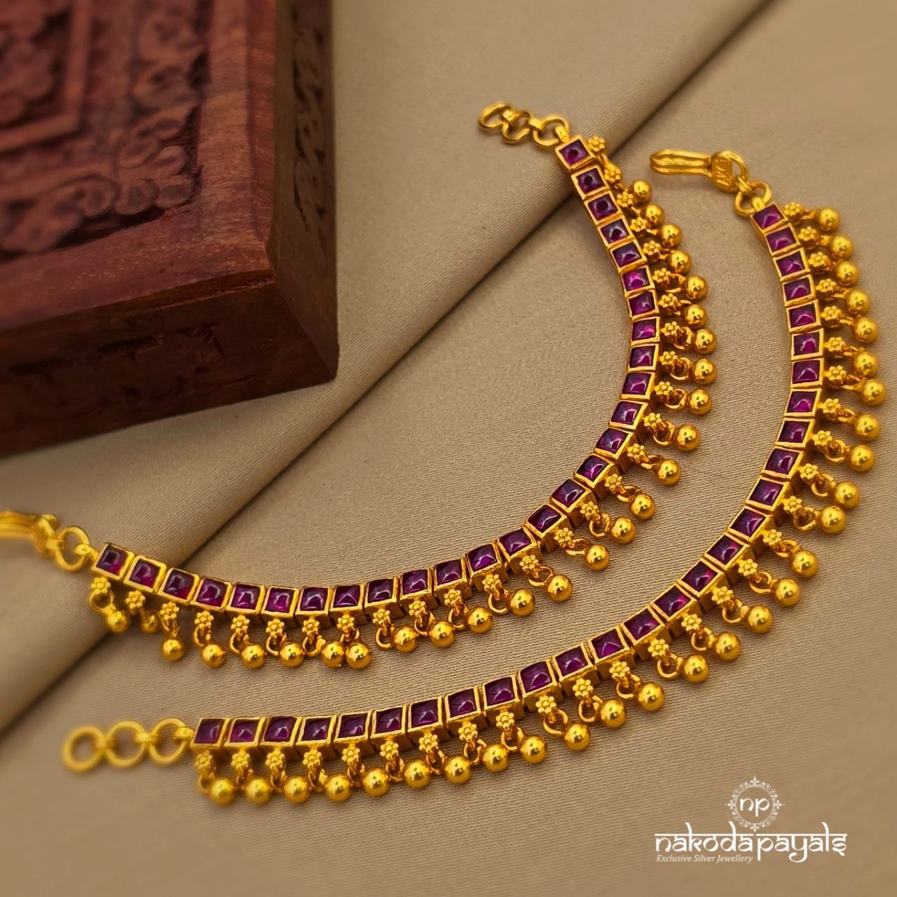 Squarish Red Maati (Gm1133)