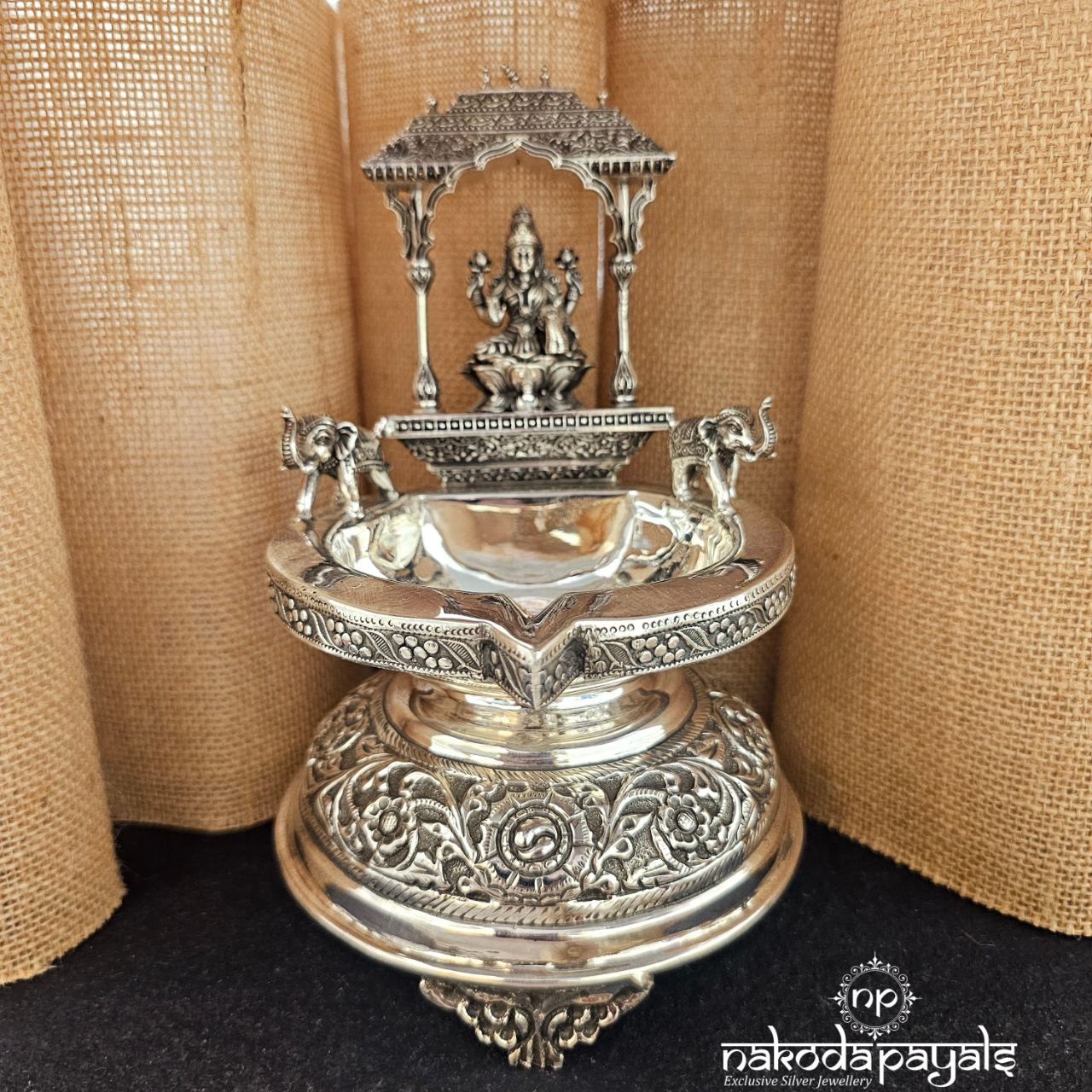 Lakshmi Kamakshi Deepam (Aa1908)