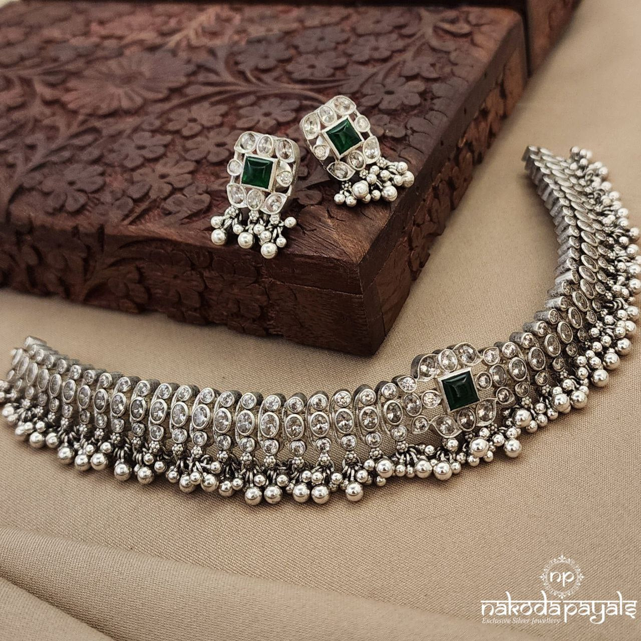 Green Squarish Choker With Earrings (N10556)