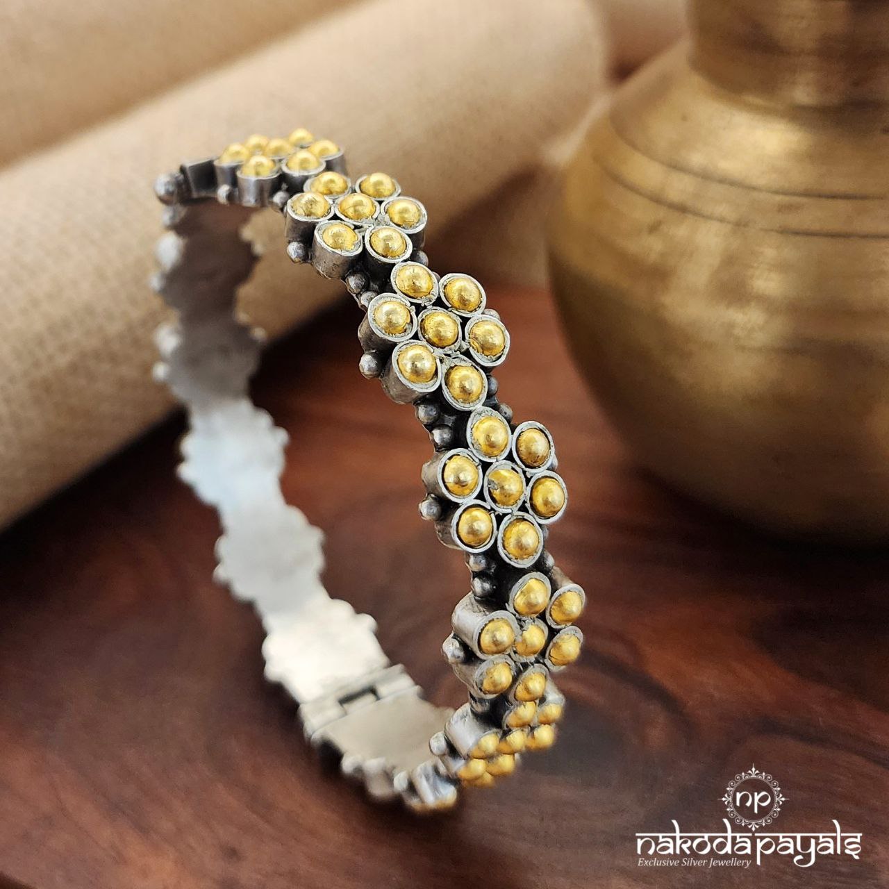 Pretty Floral Dual Tone Screw Kada (K5001)