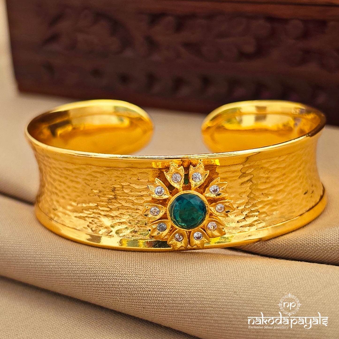 Eye Catching Green Cuff Kada (Gk3336)