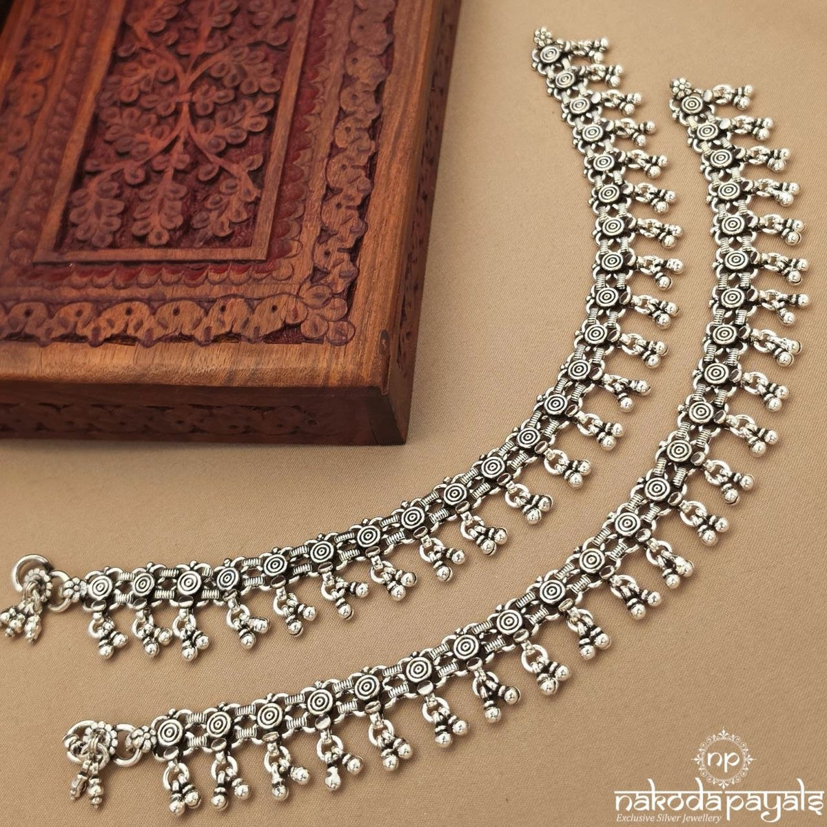 Elegant Circular Floral Anklets (A7128)