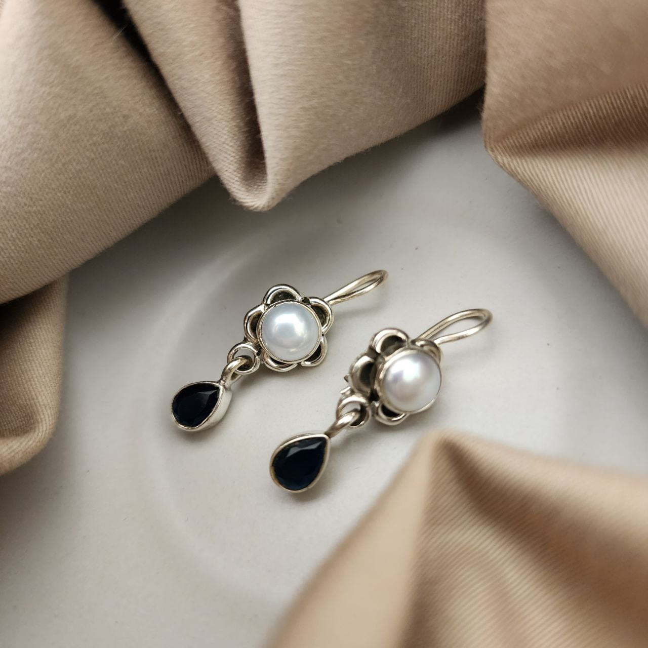 Pretty Hanging (H2040)