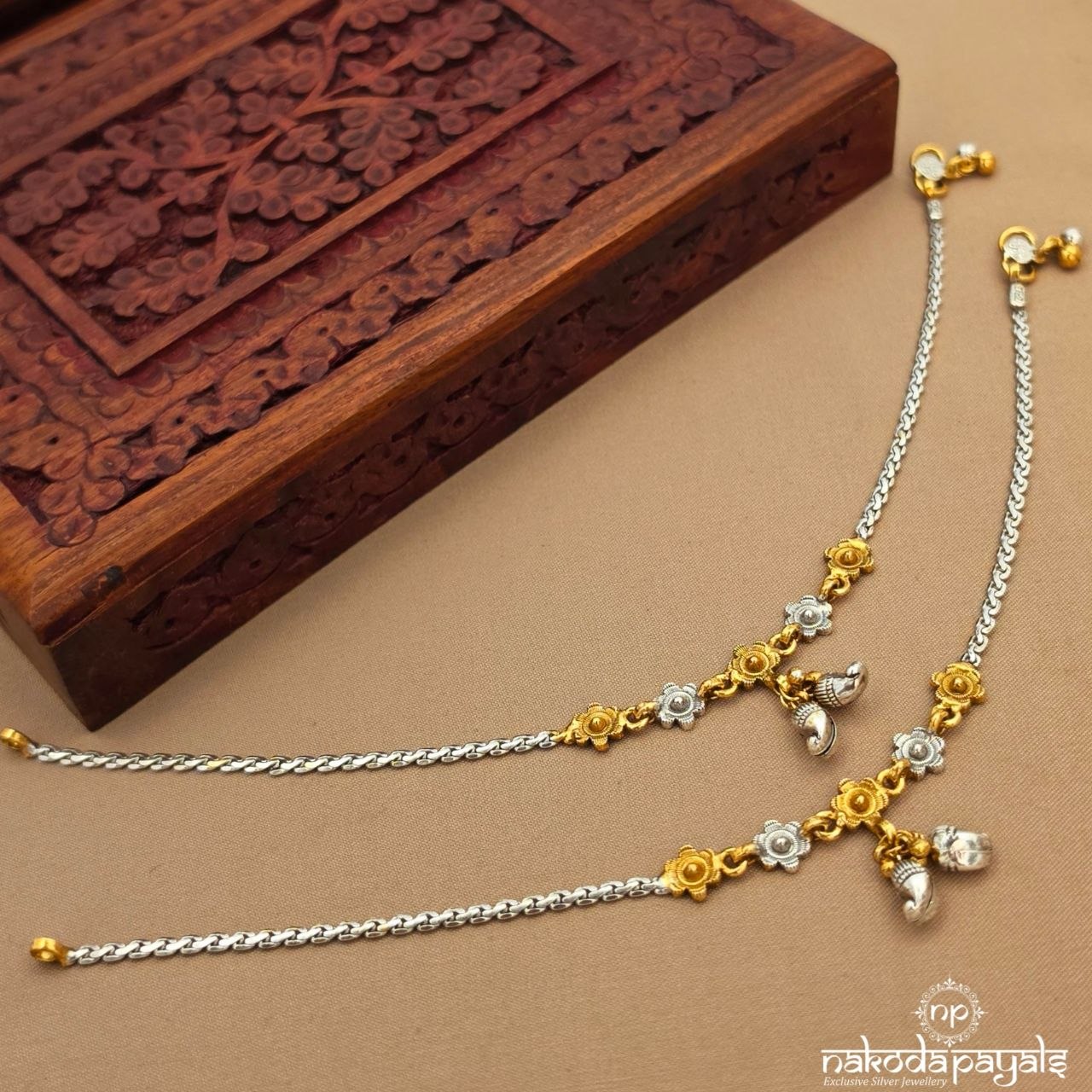 Floral Mango Dual tone Anklet (A7026)