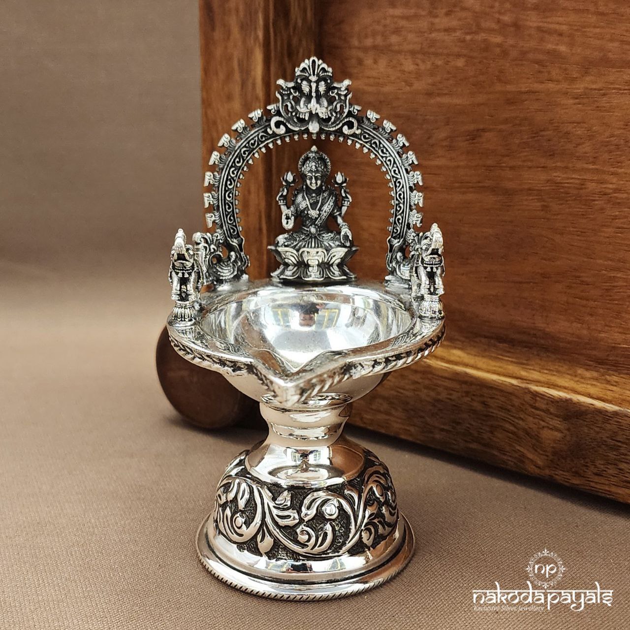 Maha Lakshmi Kamakshi Deepam (Aa2540)