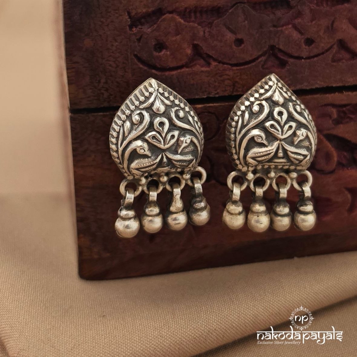 Elegant Oxidised Studs (S4195)