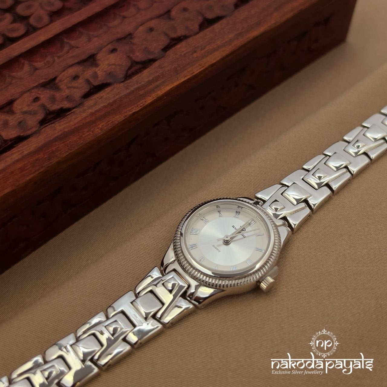 Circular Stunning Watch (W0305)