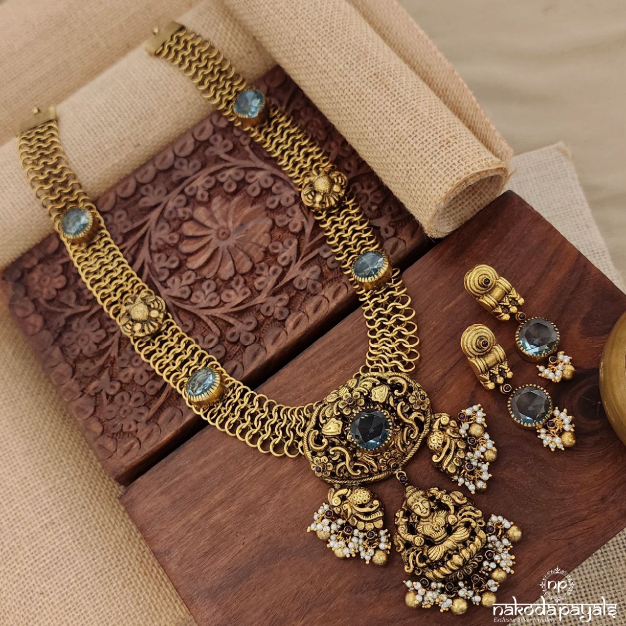 Traditional Lakshmi Neckpiece With Earrings (Gn8989)