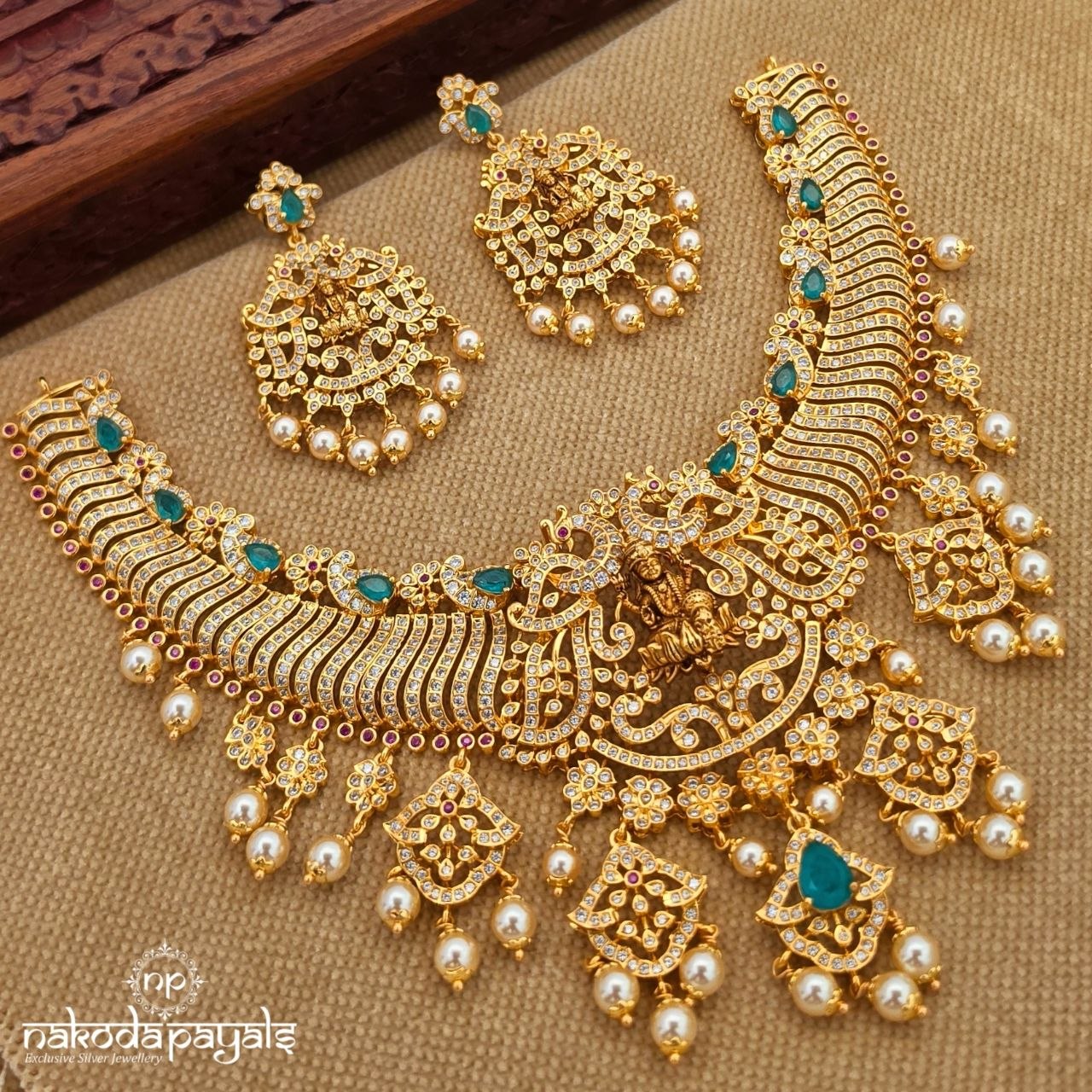 Exclusive Lakshmi Neckpiece With Earrings (Gn10572)