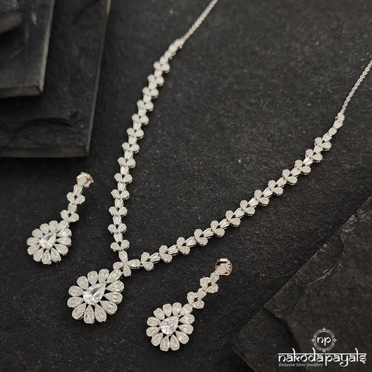 Pretty White Floral Neckpiece With Earrings (St3339)