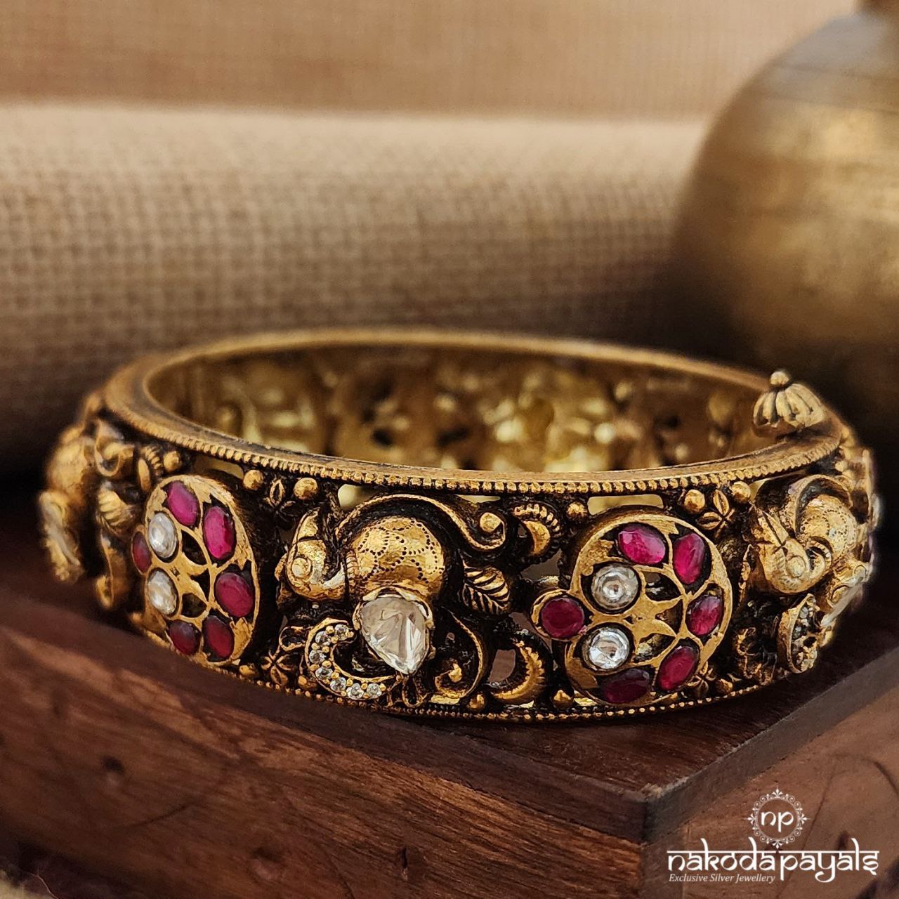 Peacock Moissanite Screw Kada (Gk2977)