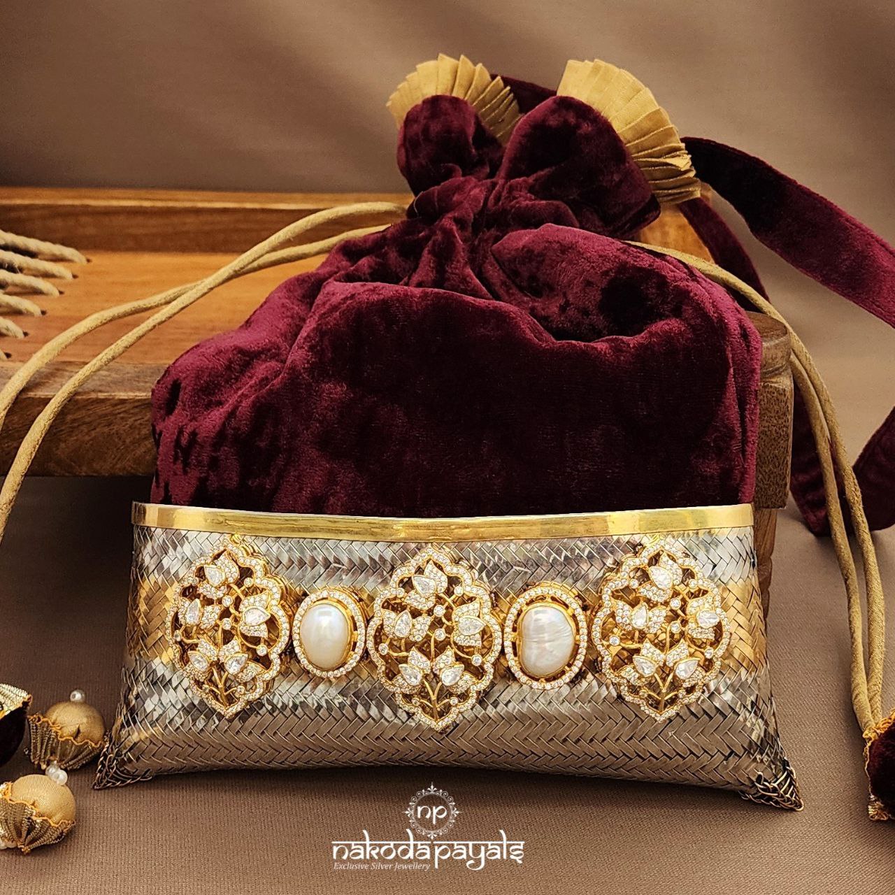 Royal Pearled Moissanite Potli Bag (Esa337)