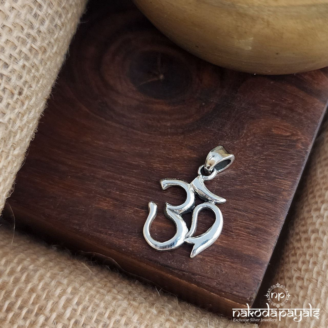Unique Om Pendant (P2439)