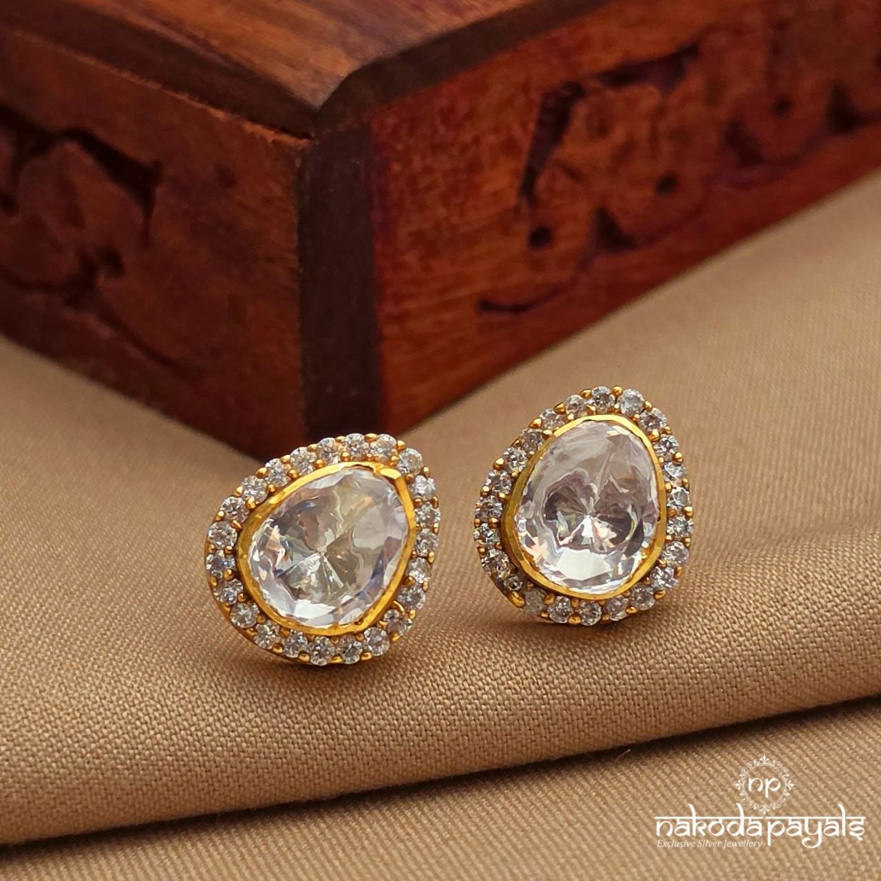 Cutsy Moissanite Studs (Ge11014)