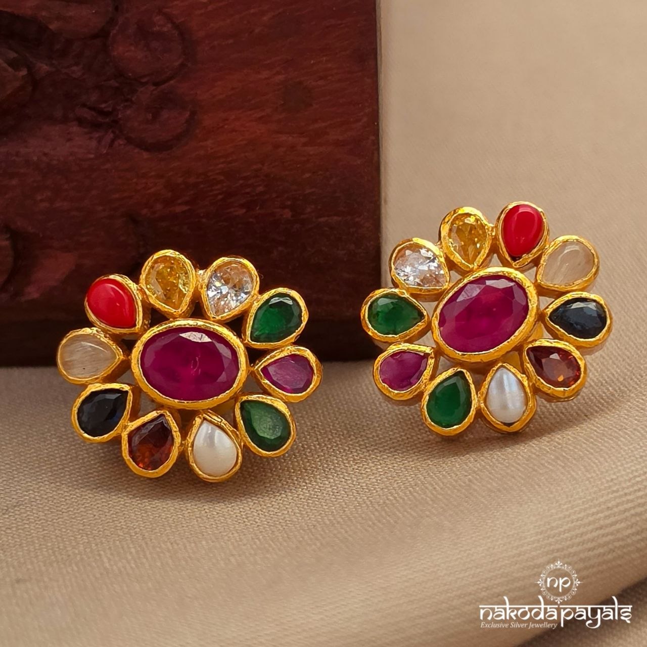 Gorgeous Navarathna Studs (Ge10636)