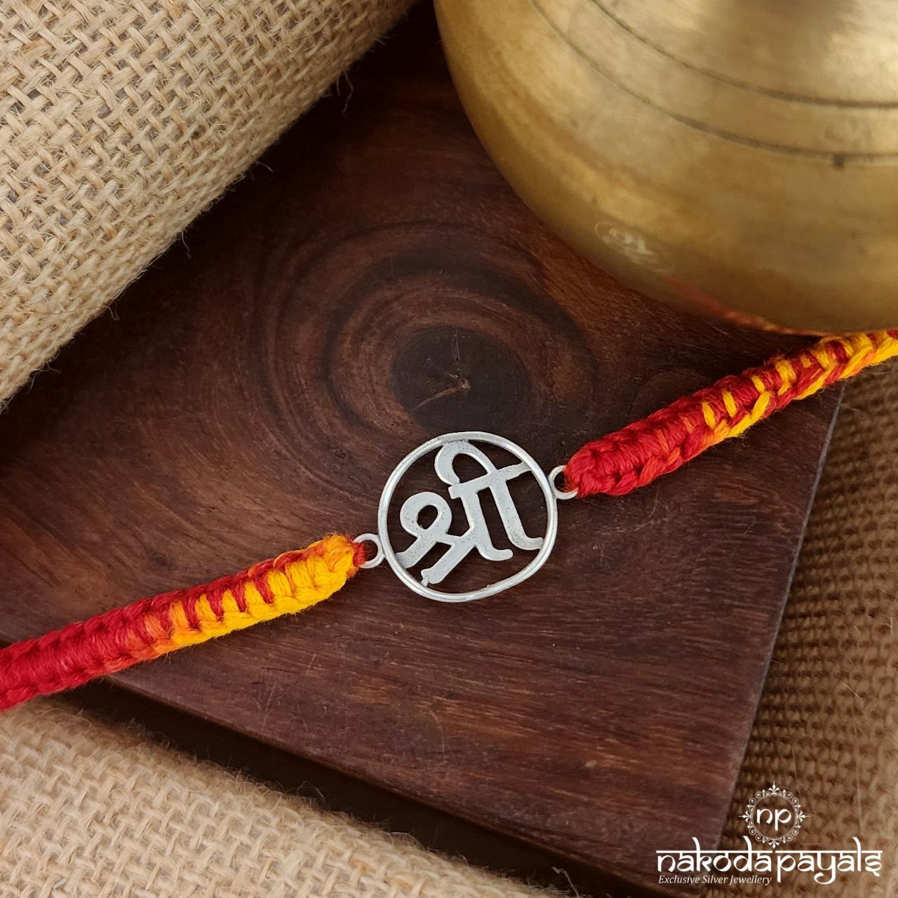 Shree Rakhi (R5684)