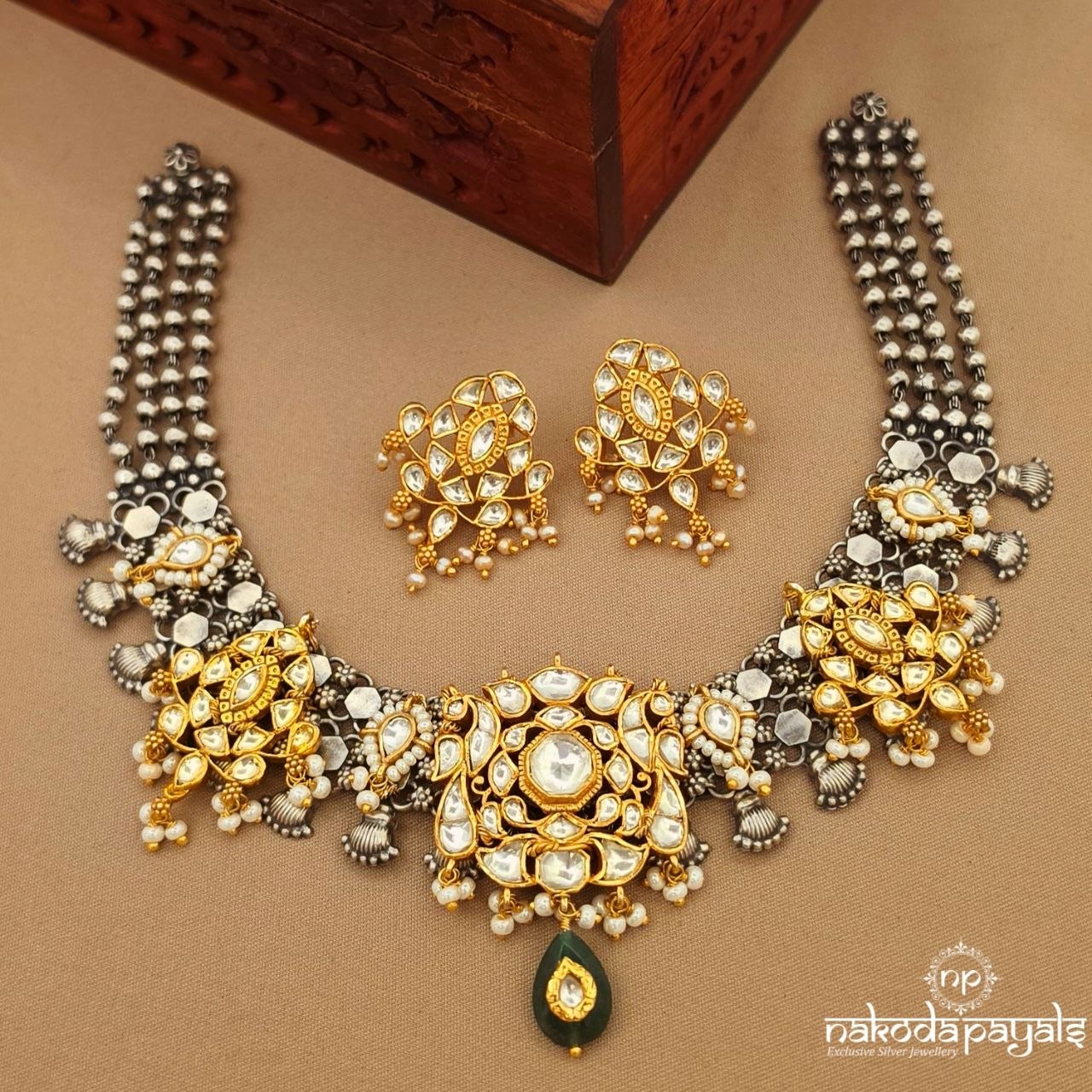 Exquisite Kundan Dual Tone Neckpiece With Earrings (N11926)