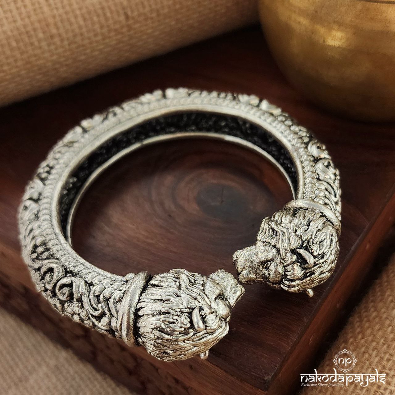 Lion Broad Oxidised Kada (K5109)