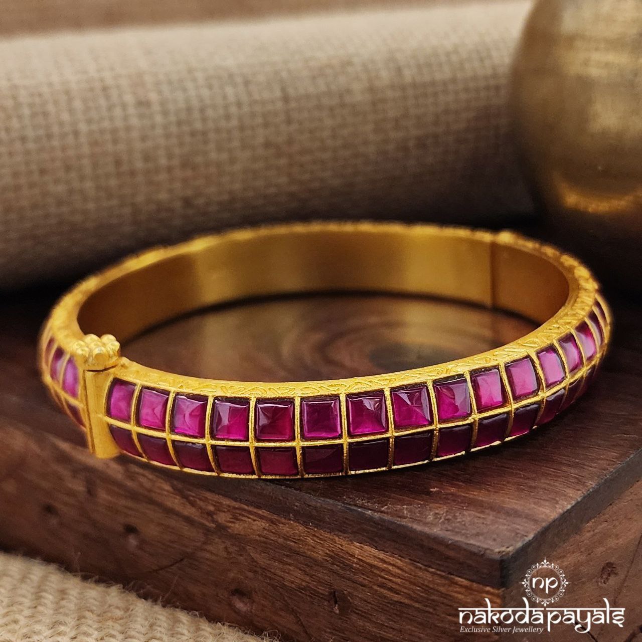 Pinkish Square Screw Kada (Gk2974)