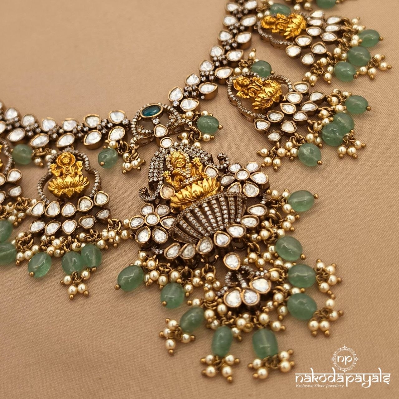 Lakshmi Floral Neckpiece With Earrings (Gn10720)