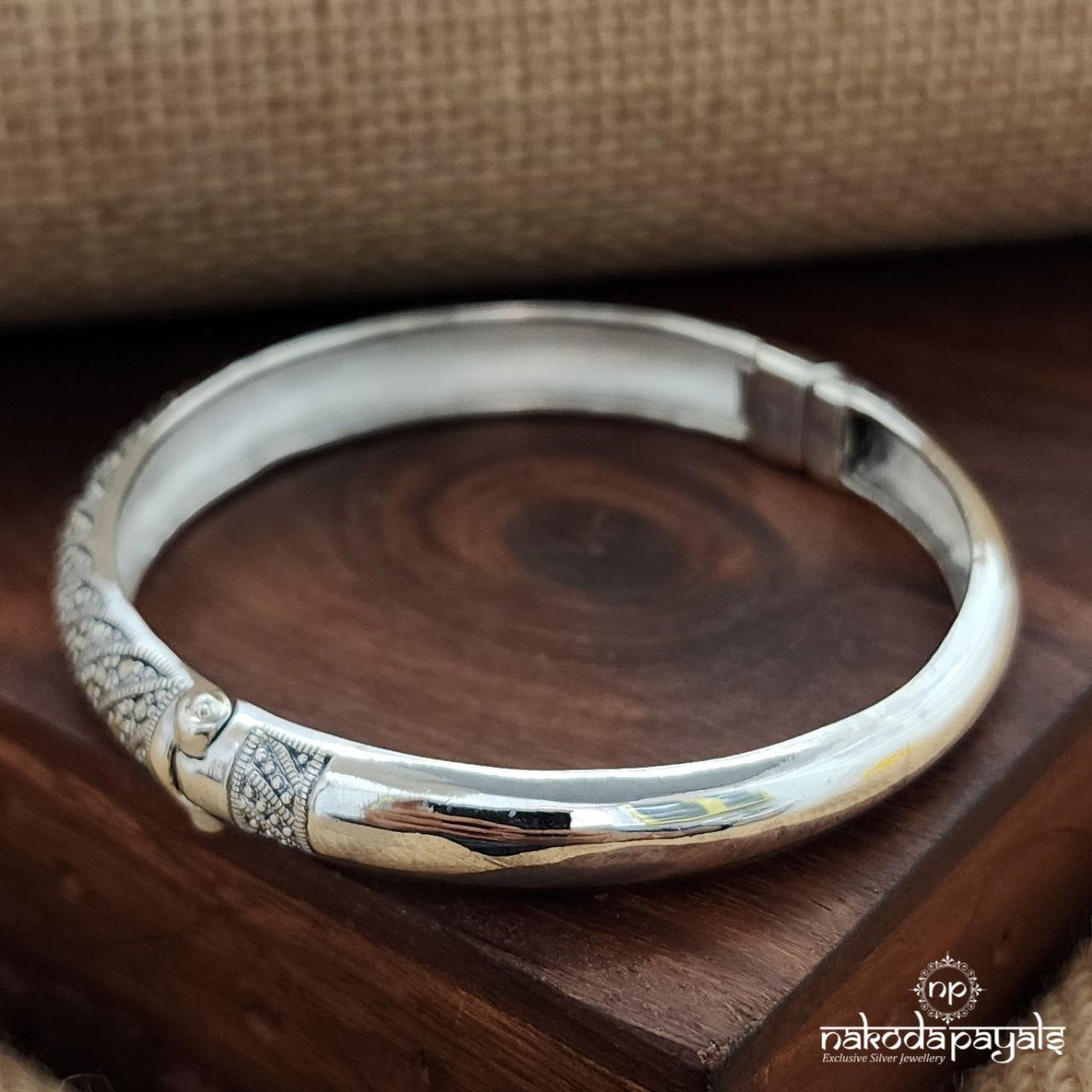 Pretty Marcasite Kada (K5215)