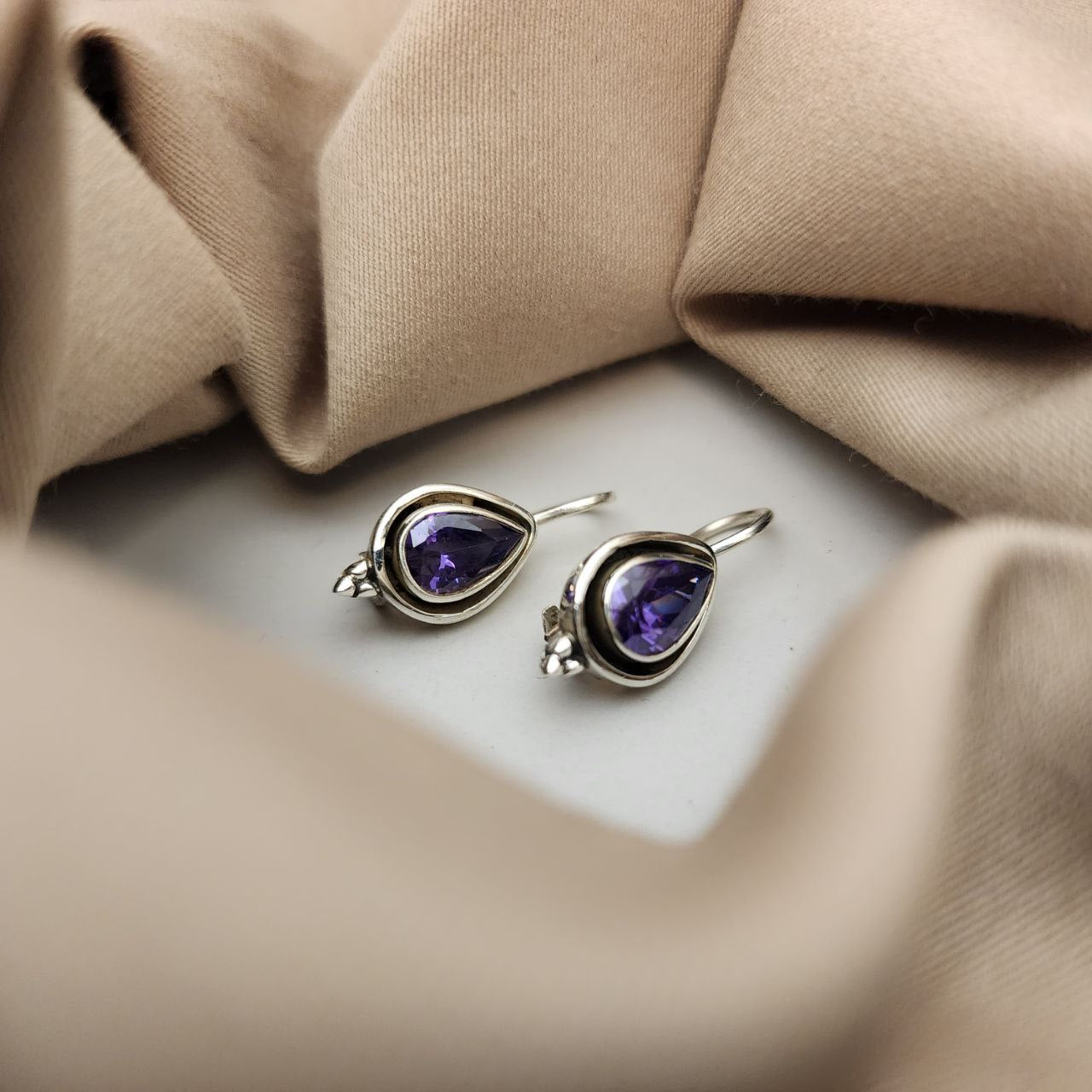 Drop Hangings (H2071-79)