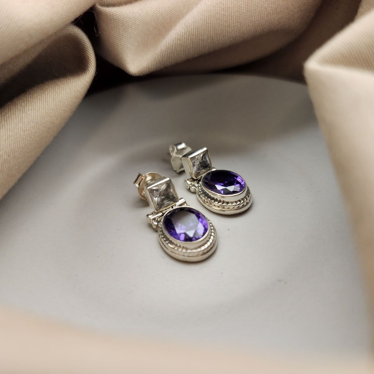 Glorious Hangings (H2048)