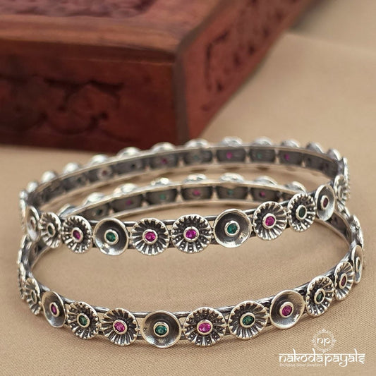 Mesmerizing Floral Oxidised Bangle (K6318)