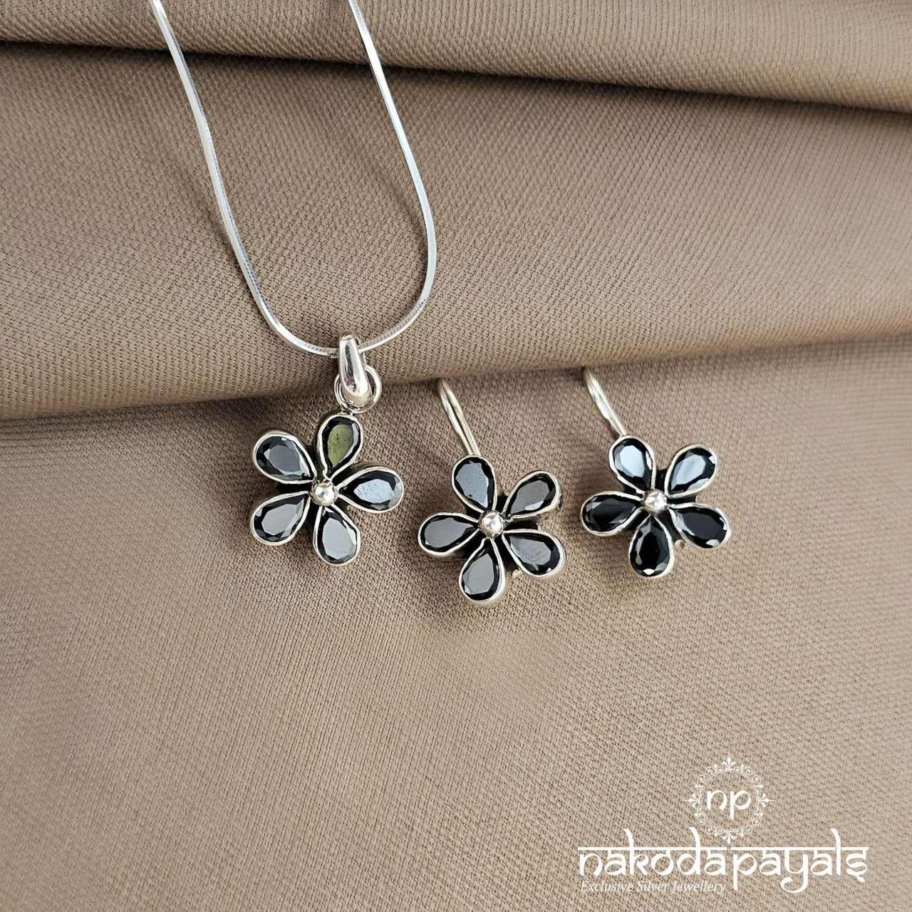 Black Pendant Set (N11531)