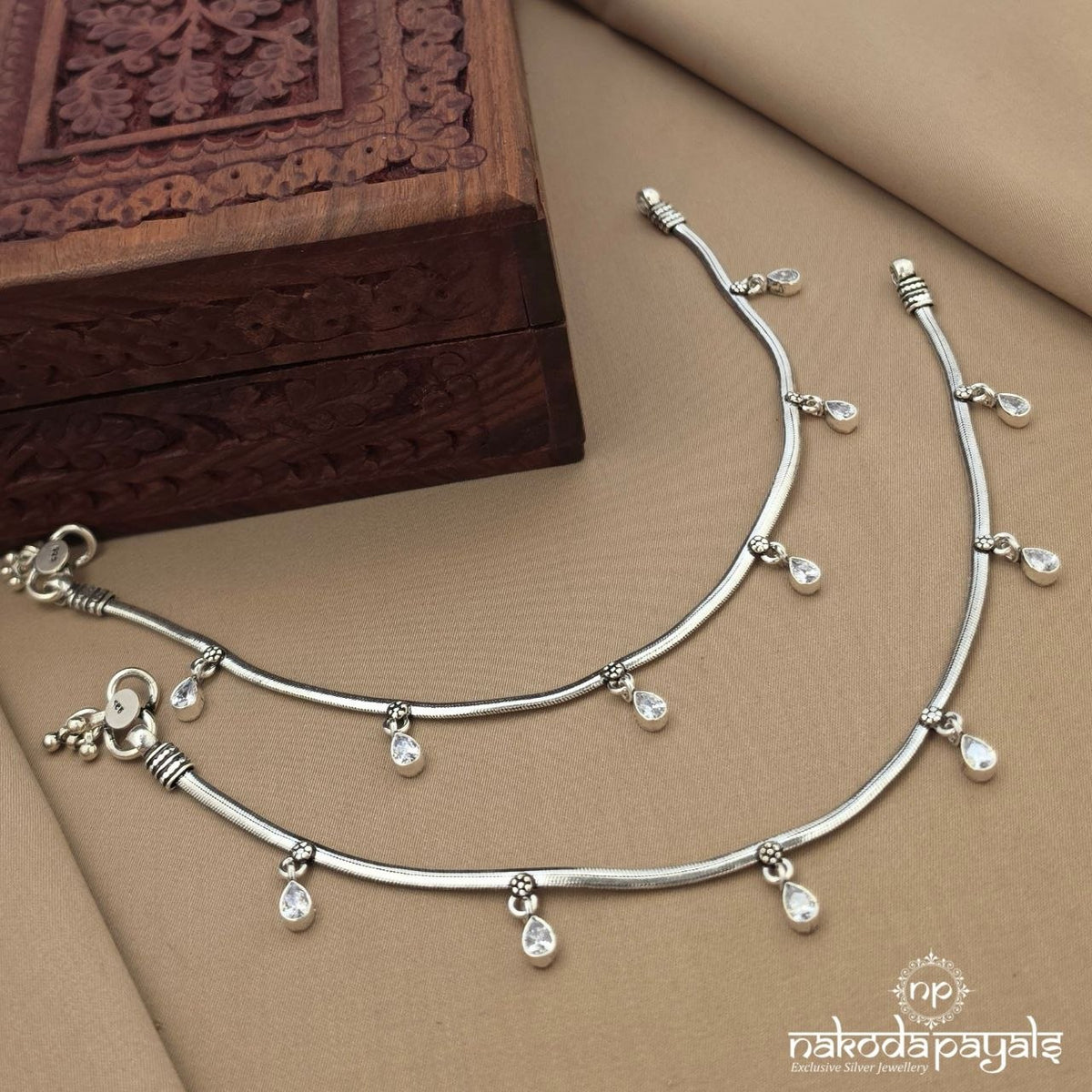 White Drops Anklet (A7138)