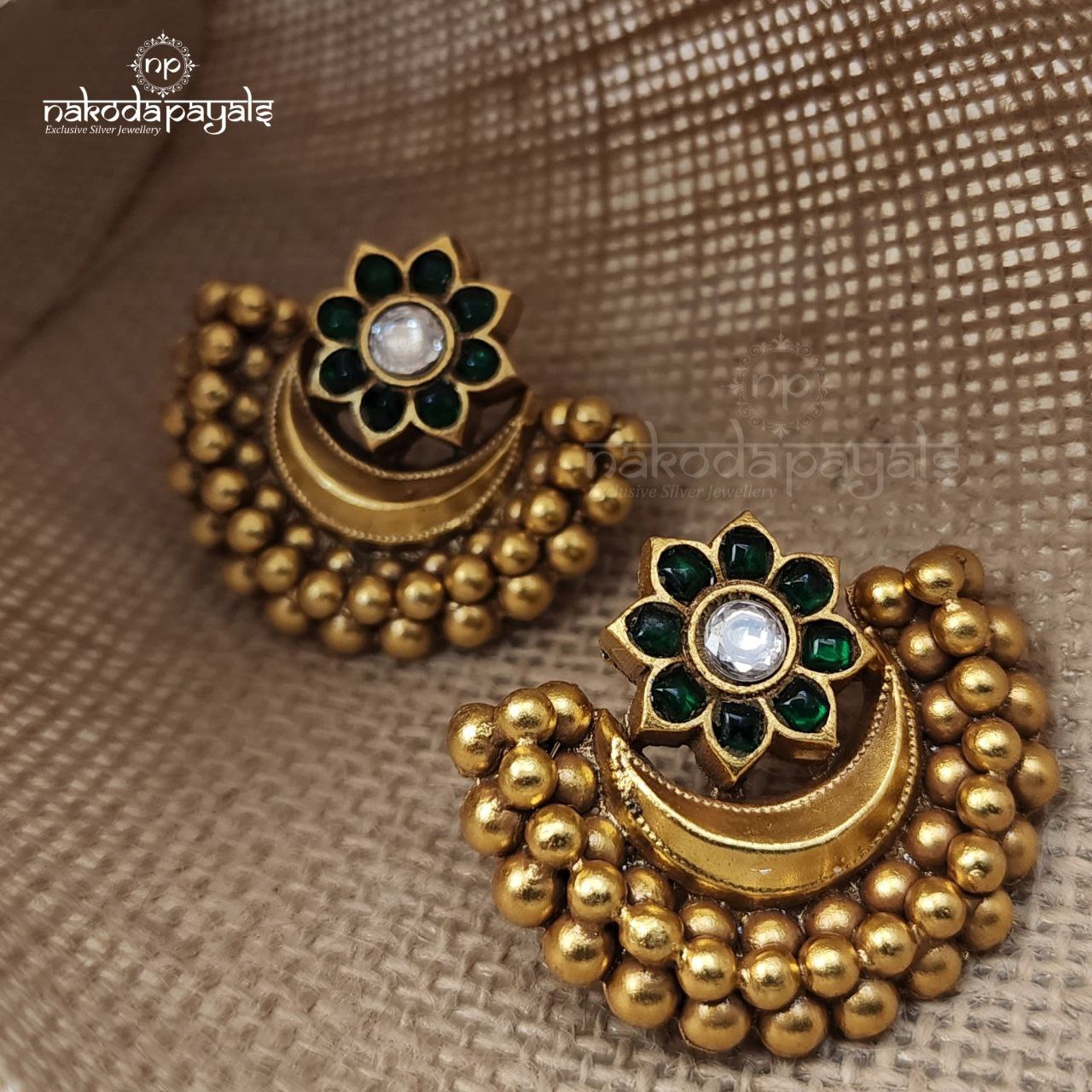 Greenish Studs (Ge9466)