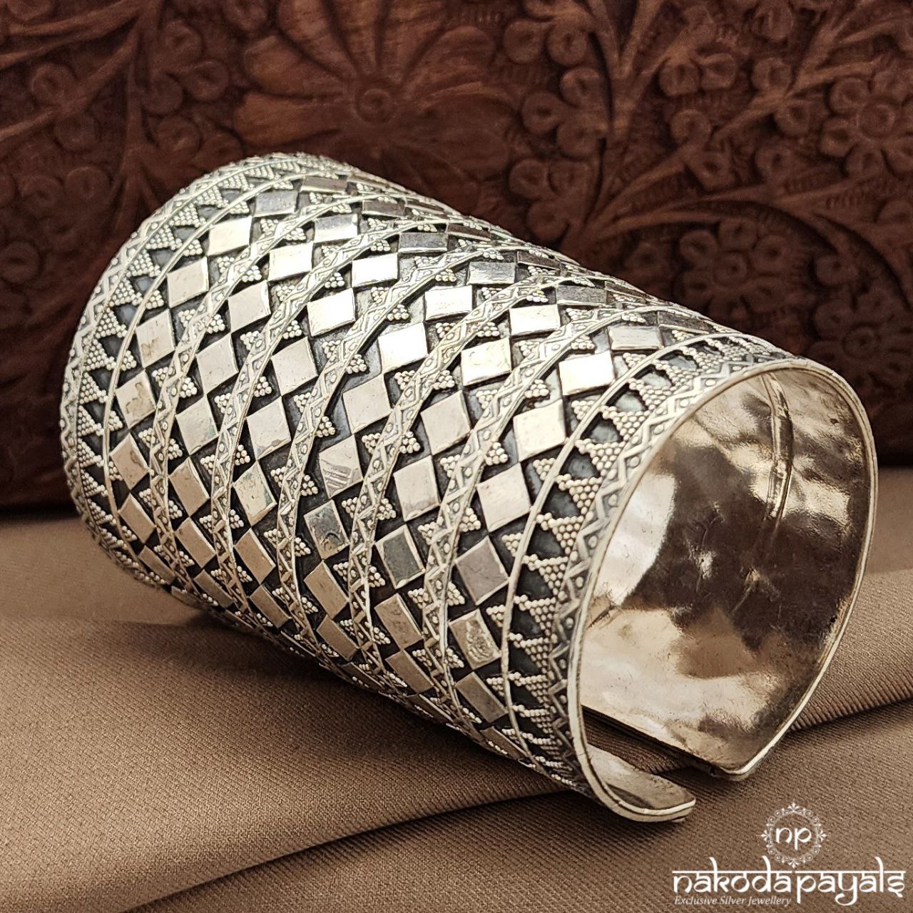 Amazing Oxidised Adjustable Kada (K6182)